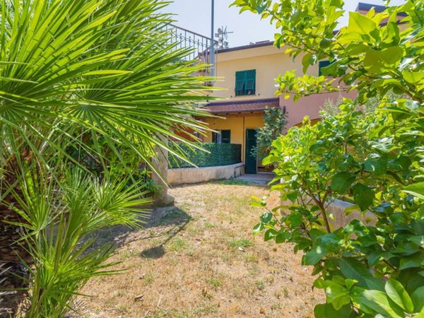 appartamento in vendita a Finale Ligure in zona Perti