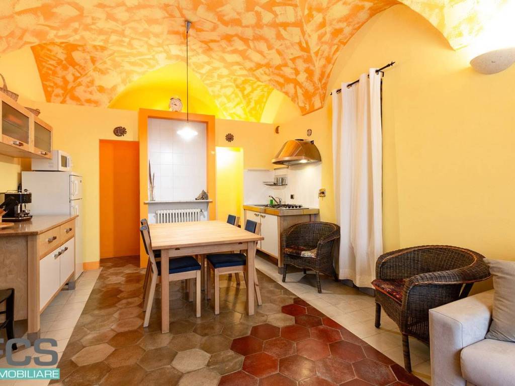 appartamento in vendita a Finale Ligure in zona Perti