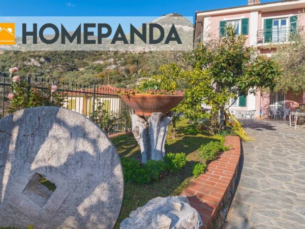 casa indipendente in vendita a Finale Ligure in zona Calvisio
