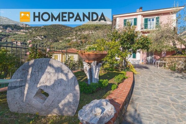 casa indipendente in vendita a Finale Ligure in zona Calvisio