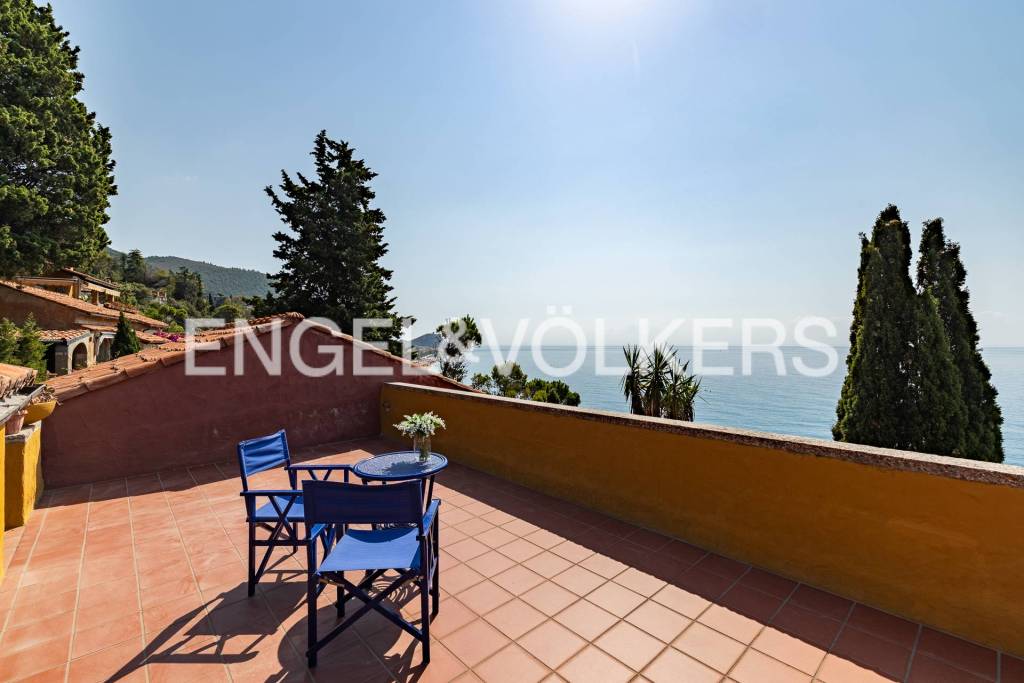 casa indipendente in vendita a Finale Ligure in zona Varigotti