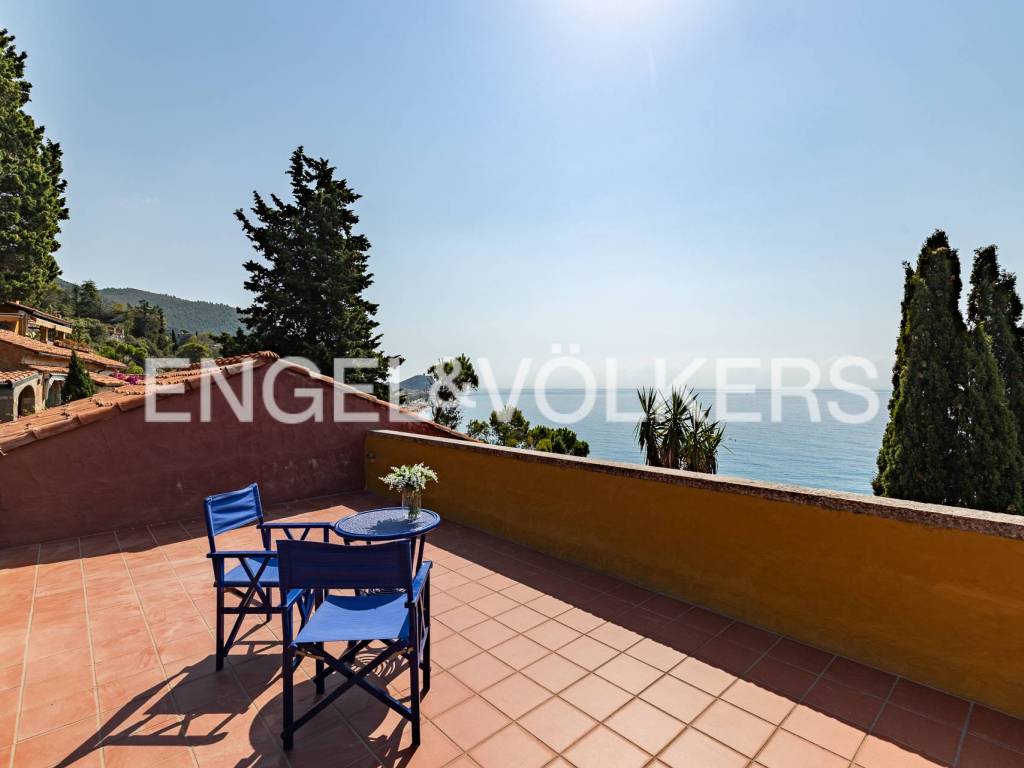 casa indipendente in vendita a Finale Ligure in zona Varigotti