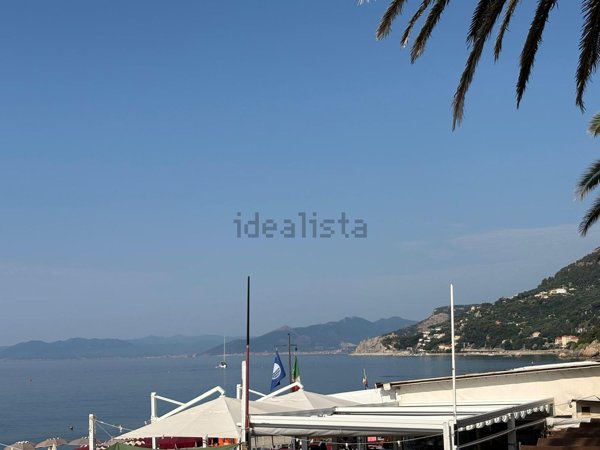 appartamento in vendita a Finale Ligure in zona Varigotti