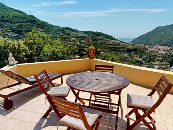 casa indipendente in vendita a Finale Ligure in zona San Sebastiano
