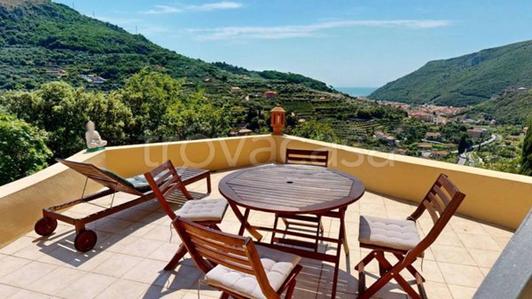 casa indipendente in vendita a Finale Ligure in zona Perti