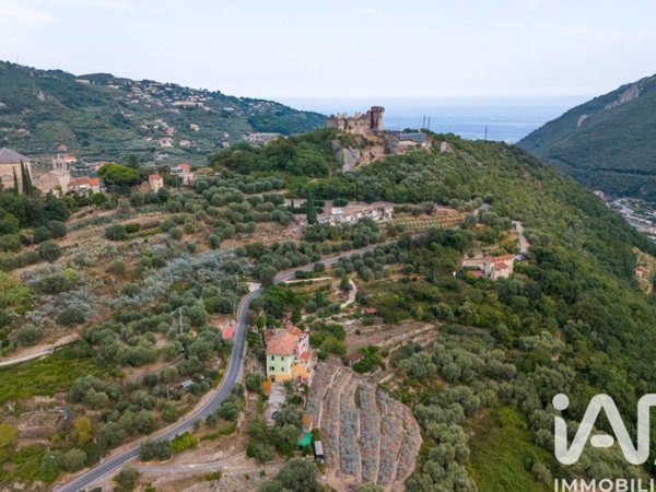 appartamento in vendita a Finale Ligure in zona Perti