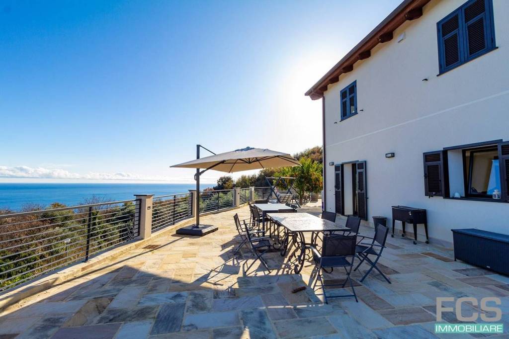 casa indipendente in vendita a Finale Ligure in zona Calvisio