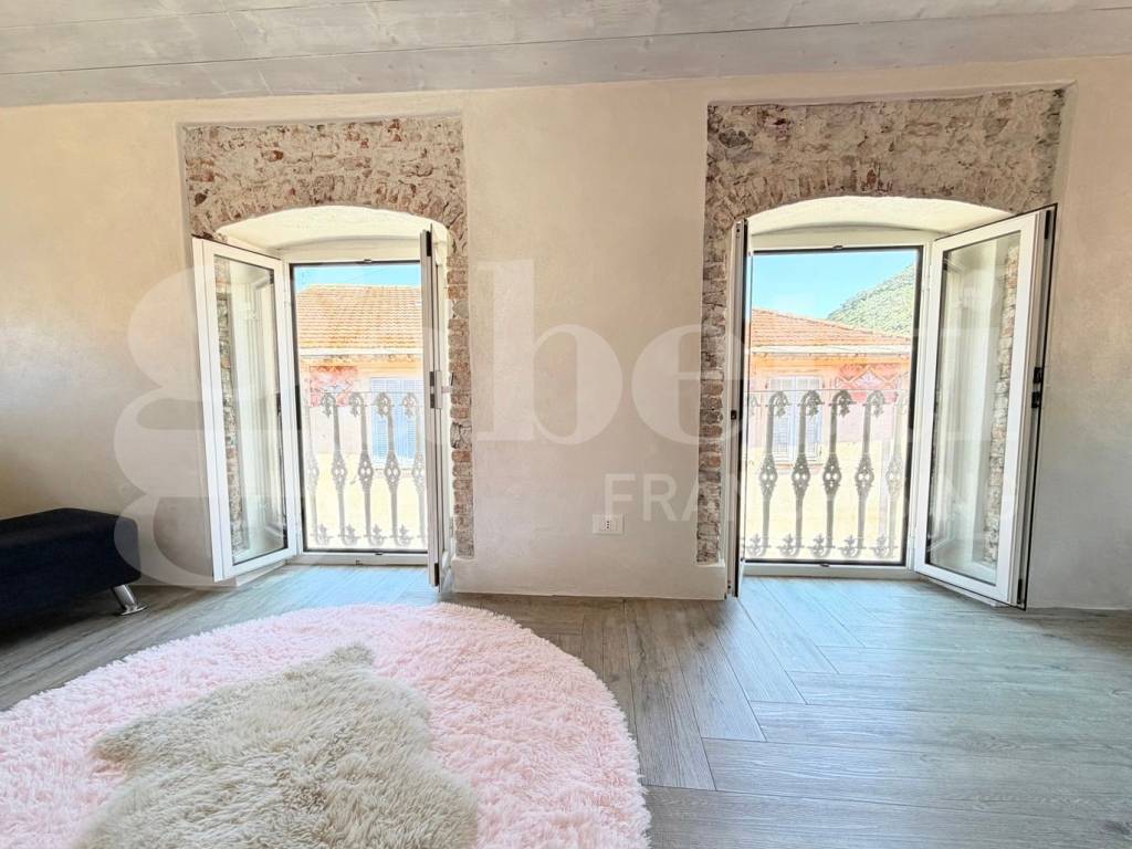 appartamento in vendita a Finale Ligure in zona Perti