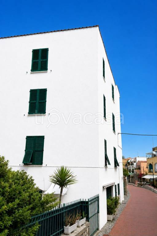 appartamento in vendita a Finale Ligure in zona Varigotti