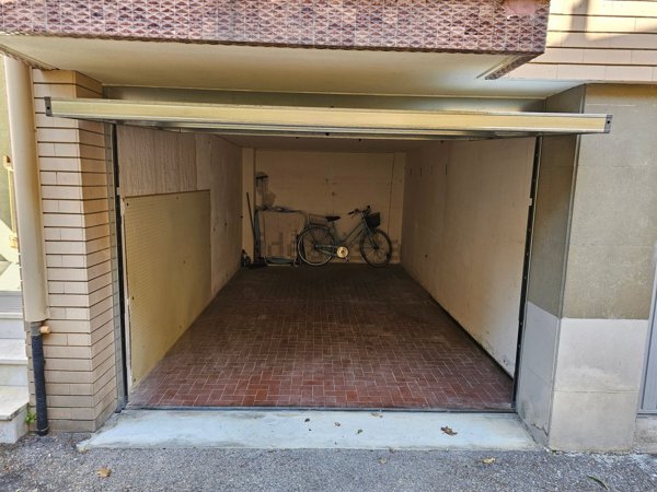box auto in vendita a Finale Ligure