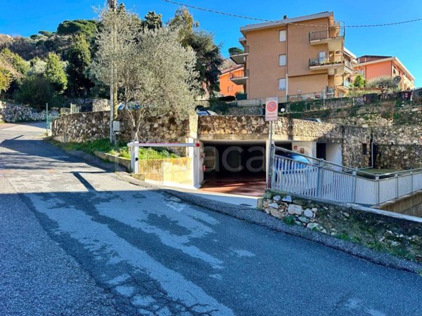 box auto in vendita a Finale Ligure