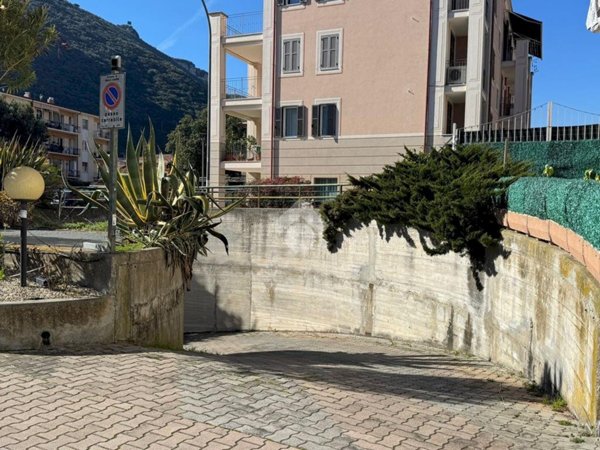 box auto in vendita a Finale Ligure