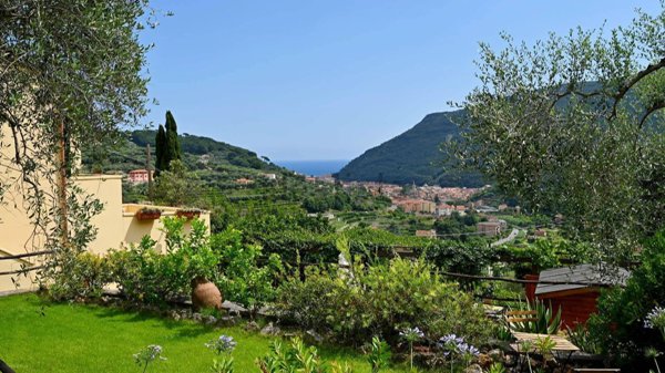 casa indipendente in vendita a Finale Ligure in zona Perti