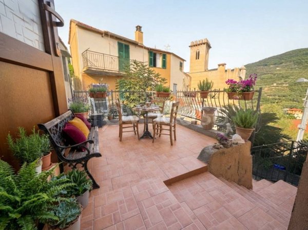 casa indipendente in vendita a Finale Ligure