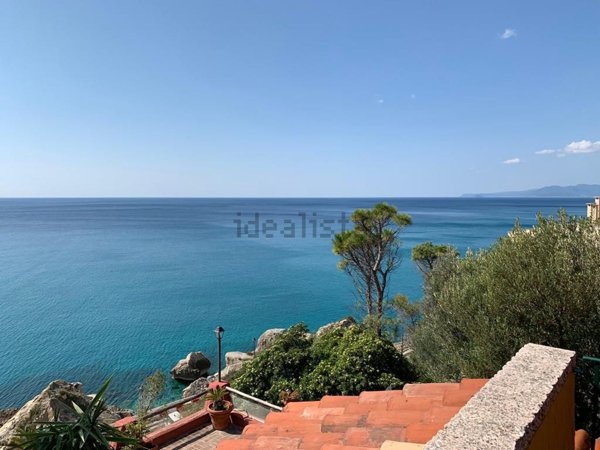 casa indipendente in vendita a Finale Ligure in zona Varigotti