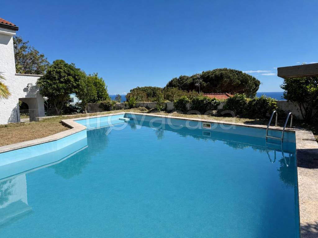 casa indipendente in vendita a Finale Ligure