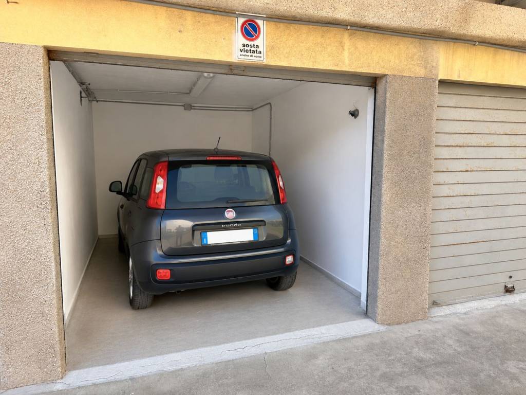 box auto in vendita a Finale Ligure