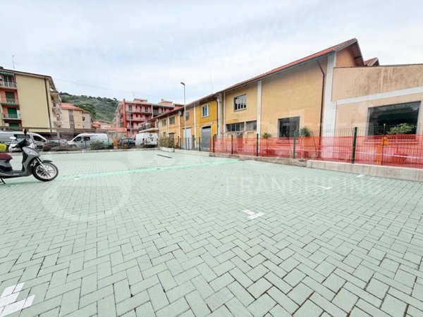 box auto in vendita a Finale Ligure