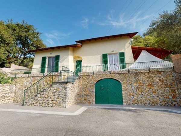 casa indipendente in vendita a Finale Ligure in zona Gorra