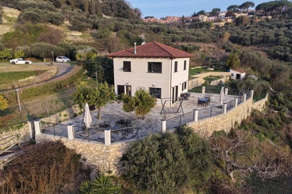 casa indipendente in vendita a Finale Ligure