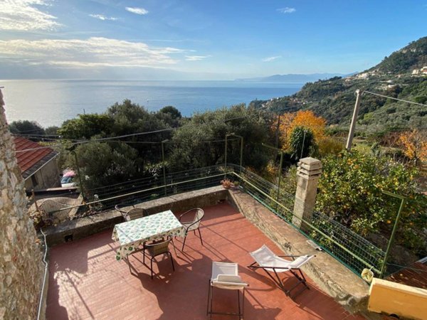 casa indipendente in vendita a Finale Ligure