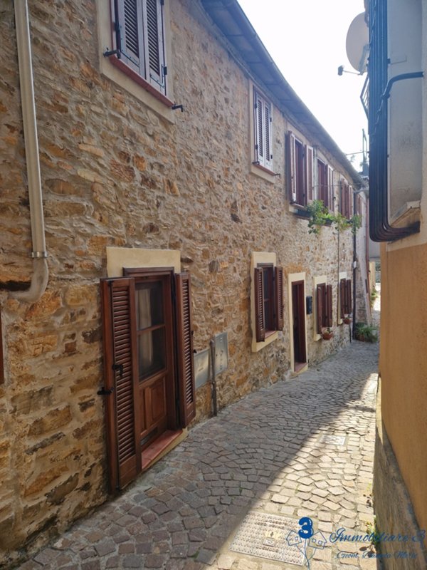 casa semindipendente in vendita a Garlenda in zona Castelli