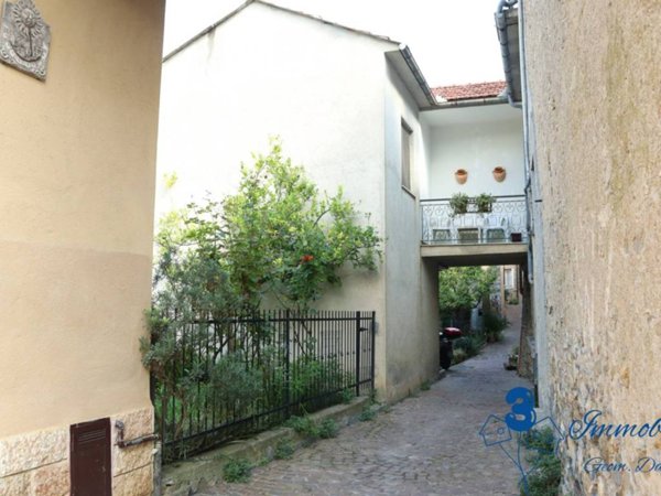casa semindipendente in vendita a Garlenda in zona Castelli