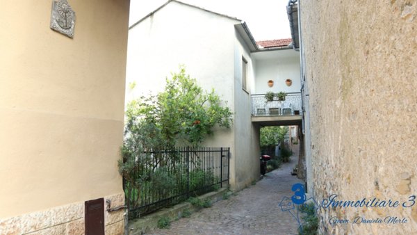 casa semindipendente in vendita a Garlenda in zona Castelli