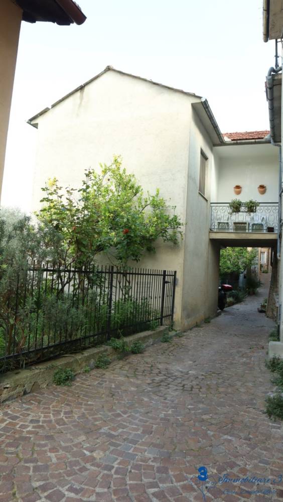 casa indipendente in vendita a Garlenda in zona Castelli