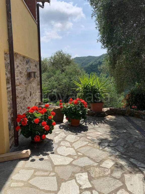 casa indipendente in vendita a Garlenda in zona Paravenna