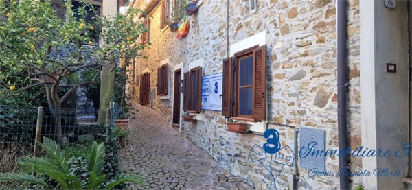 casa indipendente in vendita a Garlenda in zona Castelli