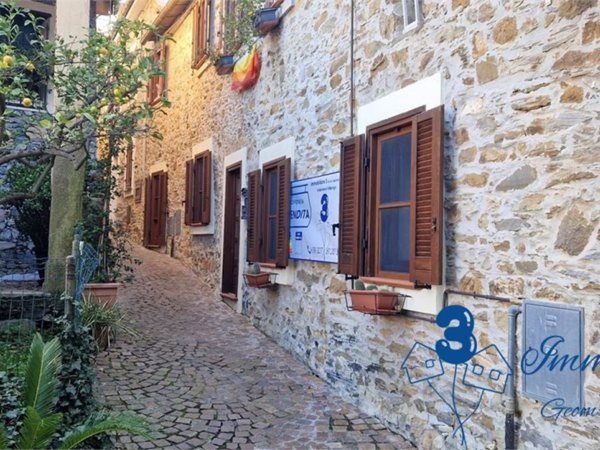 casa indipendente in vendita a Garlenda in zona Castelli