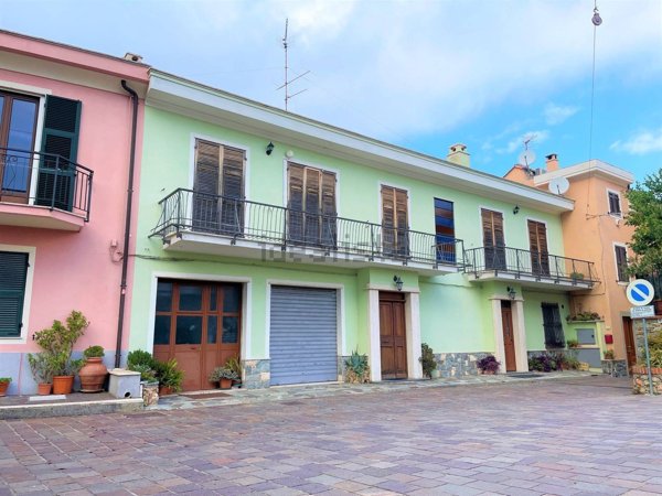 casa indipendente in vendita a Giustenice