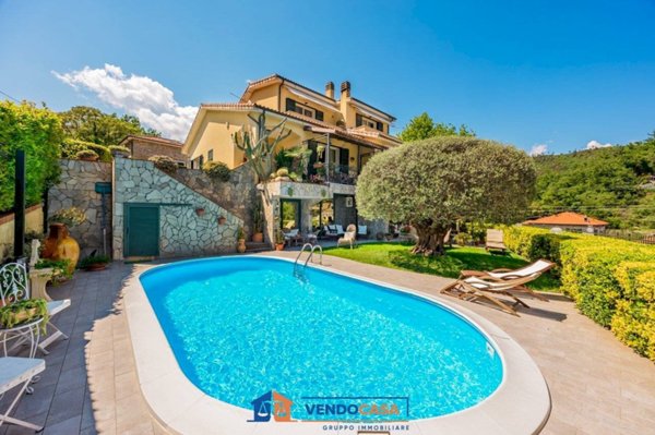 casa indipendente in vendita a Giustenice