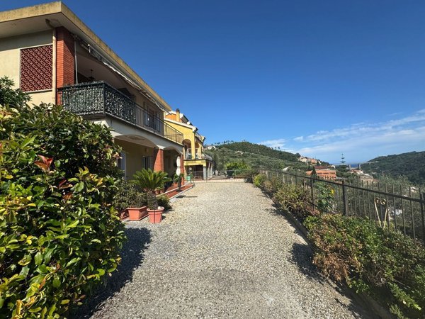 casa indipendente in vendita a Giustenice