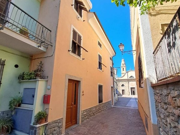 casa indipendente in vendita a Giustenice