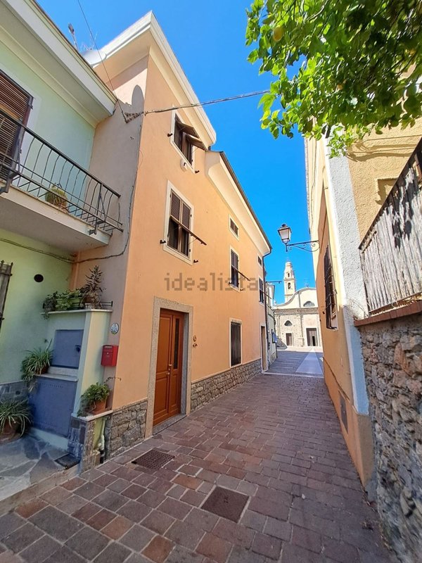 casa indipendente in vendita a Giustenice