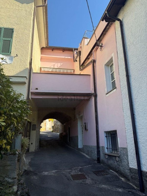 casa indipendente in vendita a Giustenice in zona San Lorenzo