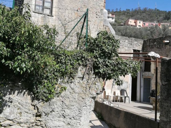 intera palazzina in vendita a Giustenice