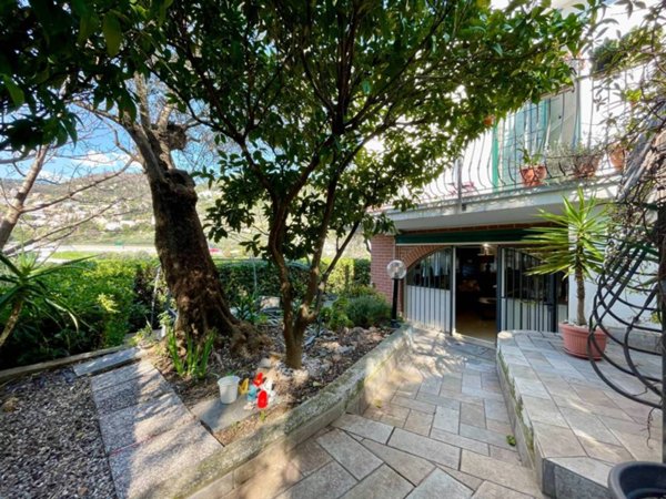 casa indipendente in vendita a Giustenice