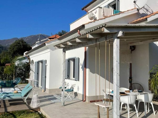 casa indipendente in vendita a Giustenice in zona San Lorenzo
