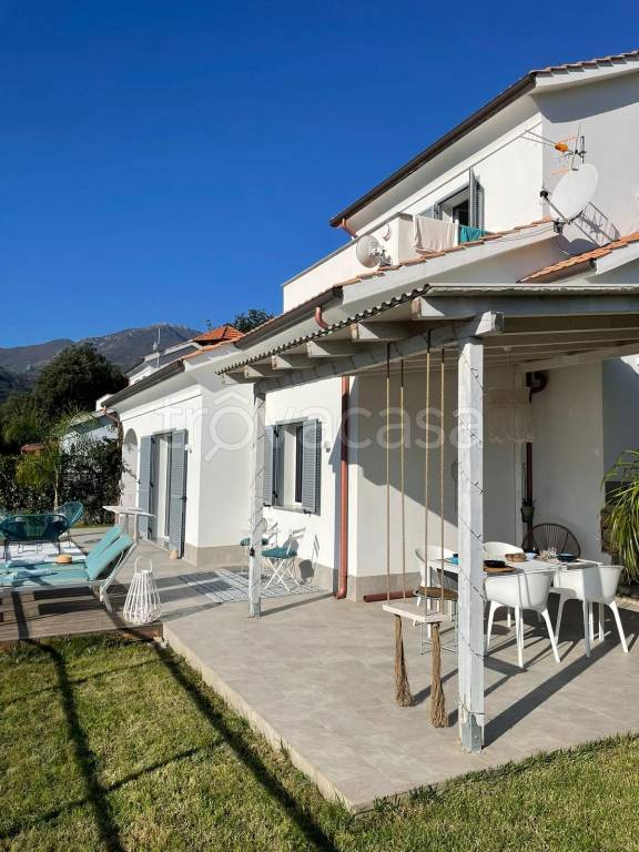 casa indipendente in vendita a Giustenice in zona San Lorenzo