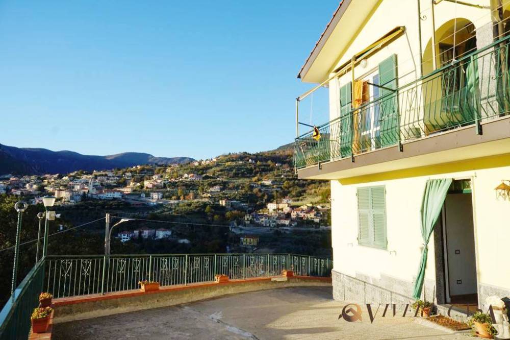 casa indipendente in vendita a Giustenice