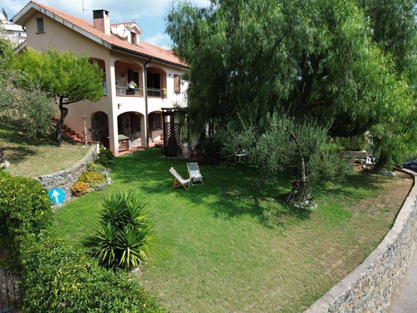 casa indipendente in vendita a Giustenice in zona San Lorenzo