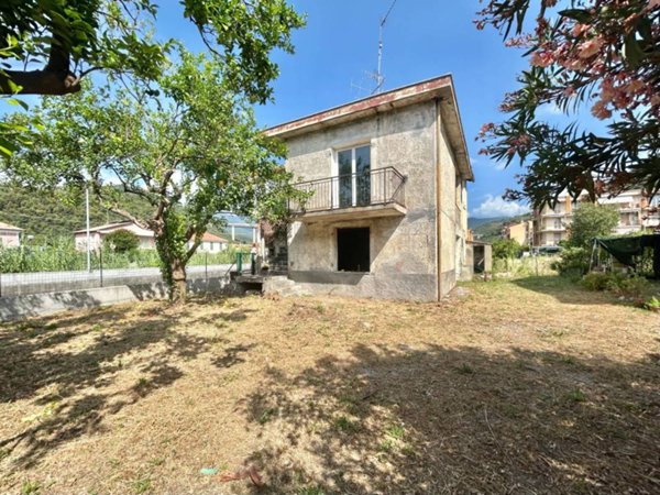 casa indipendente in vendita a Giustenice