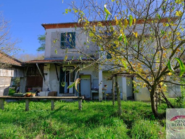 casa indipendente in vendita a Giusvalla