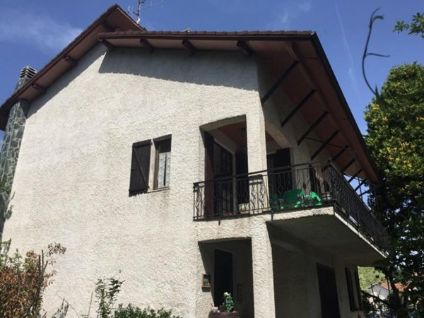 casa indipendente in vendita a Giusvalla
