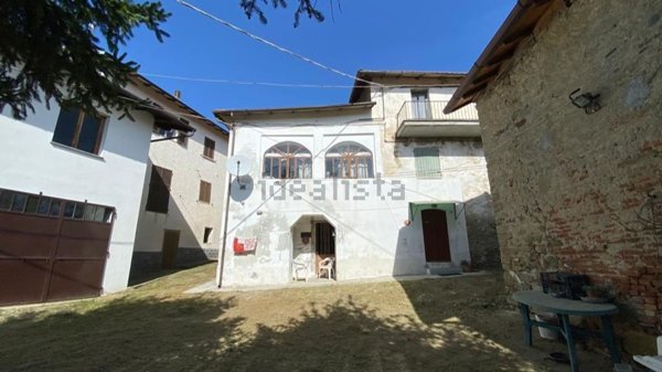 casa indipendente in vendita a Giusvalla