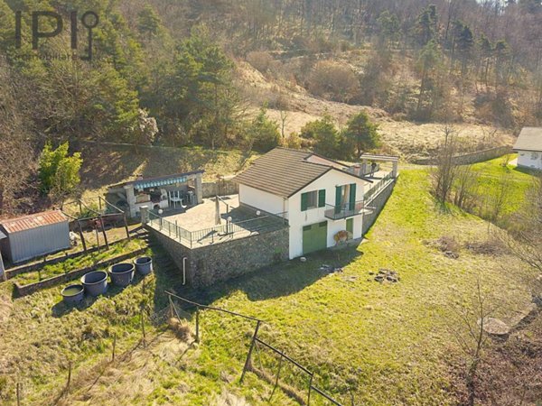 casa indipendente in vendita a Giusvalla