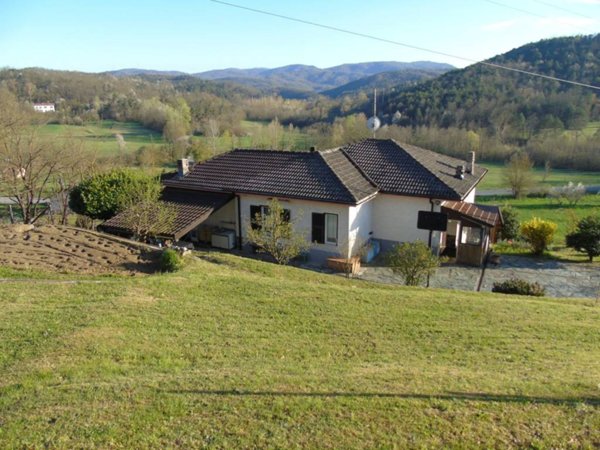 casa indipendente in vendita a Giusvalla